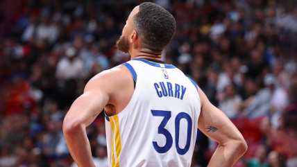   Stephen Curry lidera la lista de camisetas más vendidas de la temporada en la NBA 