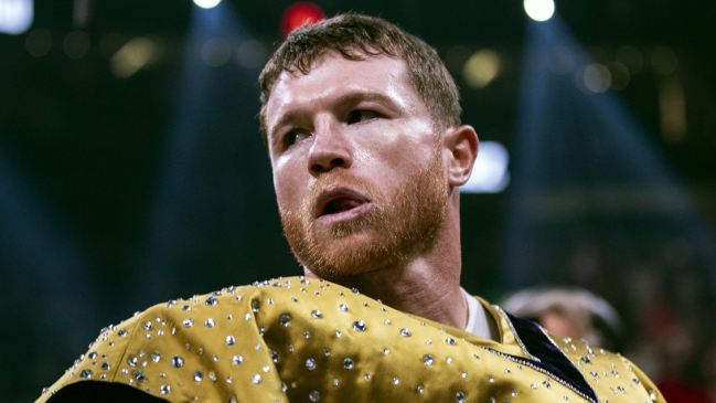   Canelo Álvarez defendió sus cuatro cinturones venciendo Jaime Mungía en una gran pelea 