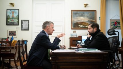   Presidente Boric se reunió con Juan Manuel Santos en La Moneda 