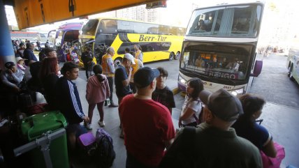  Afortunados aprovechan interferiado para viajar a regiones este fin de semana  