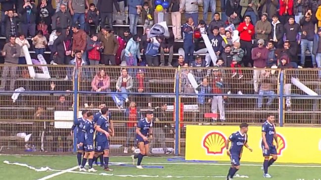   Miguel Angel Orellana se lució con un golazo de chilena ante Temuco 