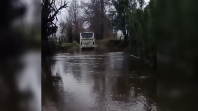  Desbordes de ríos y esteros mantienen en alerta a La Araucanía y Los Ríos  