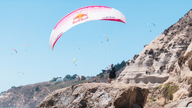   Chileno Víctor Carrera fue segundo en el Mundial de parapente acrobático 