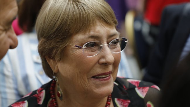   Bachelet aboga por renovación de liderazgos y no apurar la carrera presidencial 