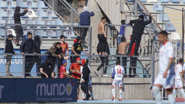   Fernando Véjar acusó a hinchas de Unión Española por incidentes del duelo con Audax 