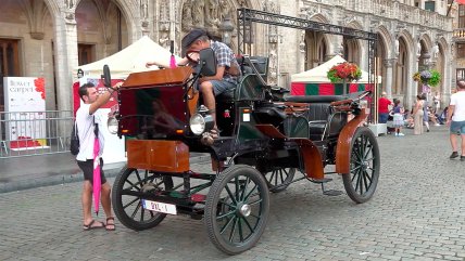   Bruselas: Carruajes turísticos reemplazaron a los caballos por la electricidad 