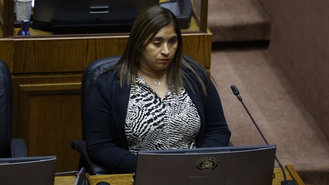   Senadora Campillai propone suspender dieta a parlamentarios desaforados 