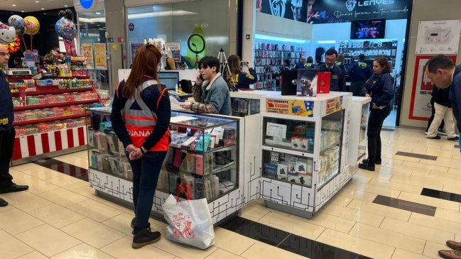   Desbaratan venta de falsos productos Apple en mall de Concepción 