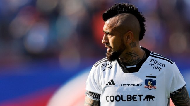   Arturo Vidal entrenó a la par de sus compañeros en Colo Colo 