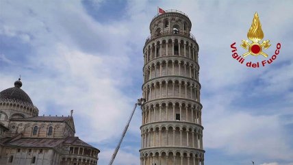   Hombre debió ser bajado con grúa desde Torre de Pisa 