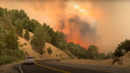  Evacuación masiva en California por descontrolado incendio forestal  