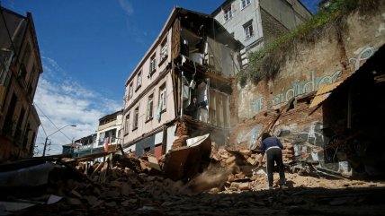  Derrumbe parcial de una vivienda afectó a 16 personas en Valparaíso  