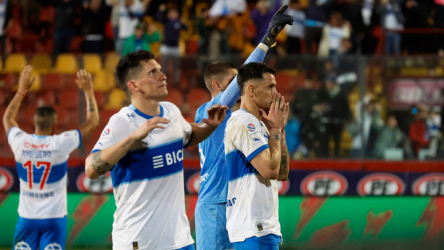   Jugadores de la UC compartieron con cientos de hinchas en el Parque Arauco 