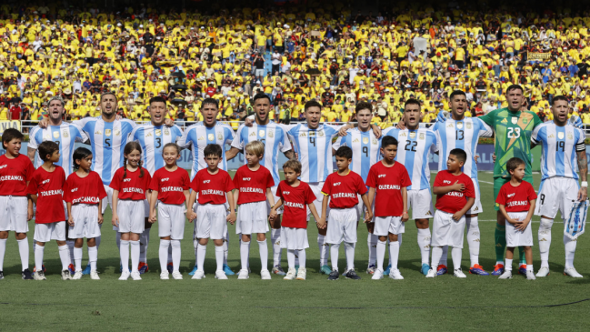   [VIDEO] El himno argentino fue pifiado en masa por los hinchas de Colombia 