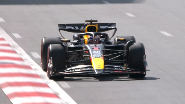   Max Verstappen lideró la primera práctica en el circuito urbano de Bakú 