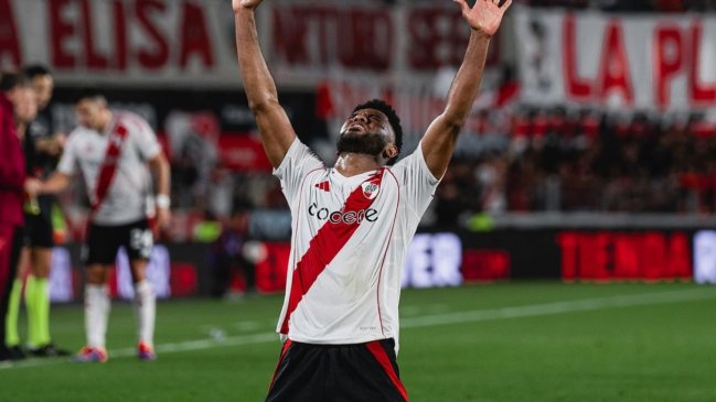   River Plate cortó mala racha con goleada a Atlético Tucumán y llegará prendido contra Colo Colo 