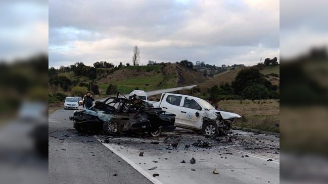   Dos personas murieron en accidente entre auto particular y camioneta municipal en Castro 