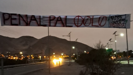   Hinchas de la U prepararon lienzos para la llegada de Colo Colo a Copiapó 