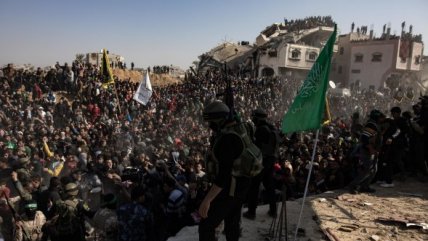   Caos en Jan Yunis: Palestinos se aglomeran ante eventual retorno de prisioneros 