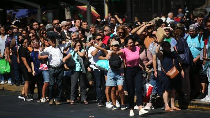  Sin Metro ni semáforos, hay colapso en las calles de Santiago por megacorte  