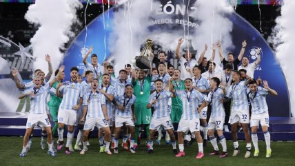   Arias alzó el título de la Recopa Sudamericana tras batir con Racing a Botafogo en Río de Janeiro 