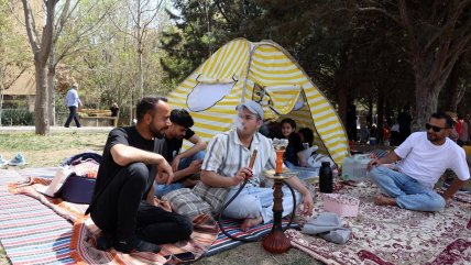   Iraníes celebran en parques el Día de la Naturaleza en medio de tensiones con EEUU 
