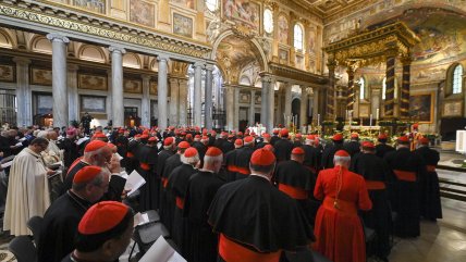  Cardenales rindieron homenaje en la tumba del papa en la Basílica Santa María la Mayor 