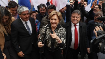   Matthei inscribió su precandidatura presidencial ante el Servel 