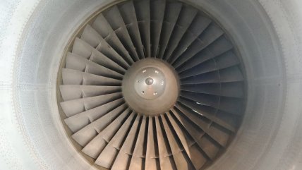 Emergencia en Pudahuel: Vuelo Latam a Asunción canceló despegue por fuego en motor Emergencia en Pudahuel: Vuelo Latam a Asunción canceló despegue por fuego en motor