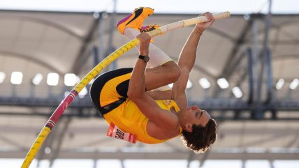   Duplantis volvió a romper el récord mundial de salto con garrocha 