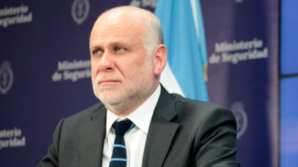   Ministro Elizalde ratificó que hinchas de U. de Chile internados están fuera de riesgo vital 
