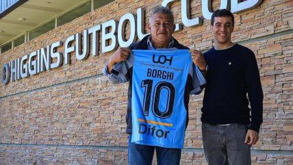   Le regalaron la 10: Claudio Borghi visitó las instalaciones del Monasterio Celeste 