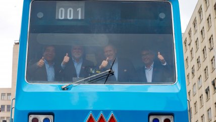  Metro de Santiago celebra 50 años: Exhiben histórico primer tren  