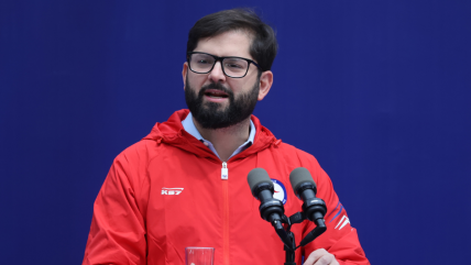   Presidente Boric ya está en su natal Punta Arenas para votar en las elecciones 