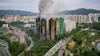   Aumentan a 83 los muertos y 279 desaparecidos en el peor incendio de Hong Kong en 30 años 
