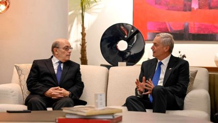   Kast se reunió con el canciller de Perú en el Aeropuerto de Lima 