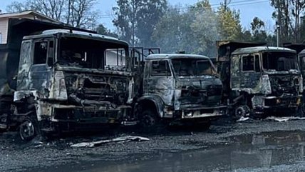   Tres camiones quemados deja presunto ataque incendiario en Nueva Imperial 