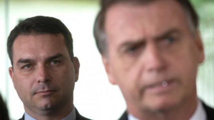   Bolsonaro reafirma a su hijo como candidato presidencial en una carta desde la cárcel 