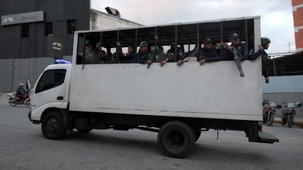  La Casa Blanca alerta que milicias armadas buscan a estadounidenses en Venezuela  