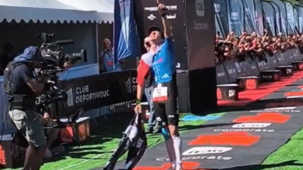   La coronación y festejo de Diego Moya en el Ironman 70.3 de Pucón 2026 