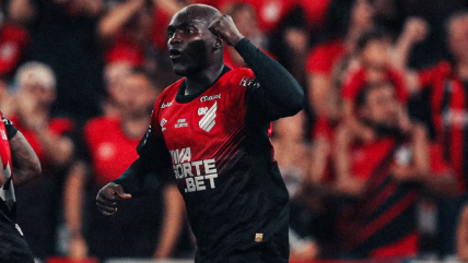   Athletico Paranaense venció en la agonía a un complicado Santos en el Brasileirao 