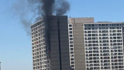  Incendio en un piso 15 obligó a evacuar edificio de Estación Central  
