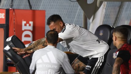   [VIDEO] Javier Correa las emprendió contra asientos de la banca tras salir lesionado 