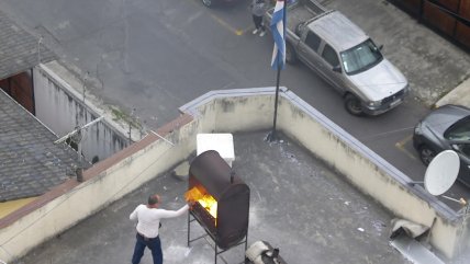   Ecuador expulsó a diplomáticos de Cuba y publicó video que los muestra quemando papeles 