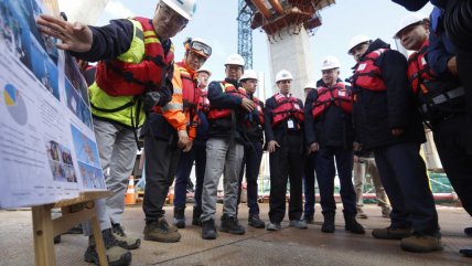   Presidente Kast inspeccionó avances del puente sobre el canal de Chacao 