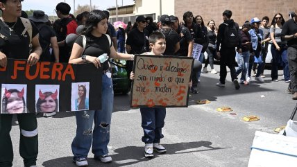  Calama: Estudiantes y profesores marcharon por mayor seguridad en los colegios  