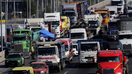   Alza del diésel: Camioneros piden que empresas reconozcan ajustes tarifarios o respaldarán protestas 