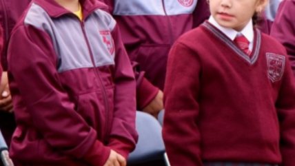   Con donación china, estudiantes de colegio chileno incendiado volvieron a clases 