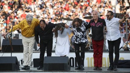   Los Jaivas animaron el aniversario 101 de Colo Colo en el Monumental 
