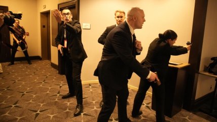   Trump afirmó, tras ser evacuado de una cena en la Casa Blanca, que un tirador fue detenido 